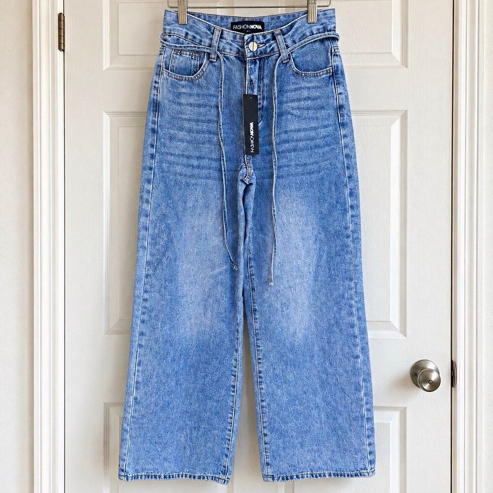 Fashion Nova Women’s Size 0 Wide-Leg High Rise Baggy Vintage Wash Blue Jeans